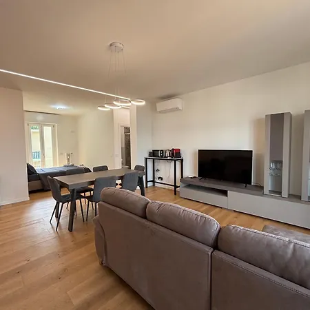 Design & Style Con 3 E 2 Bagni Apartment *